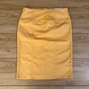 NWT D. Jeans Women's Yellow Pencil Skirt Size 6